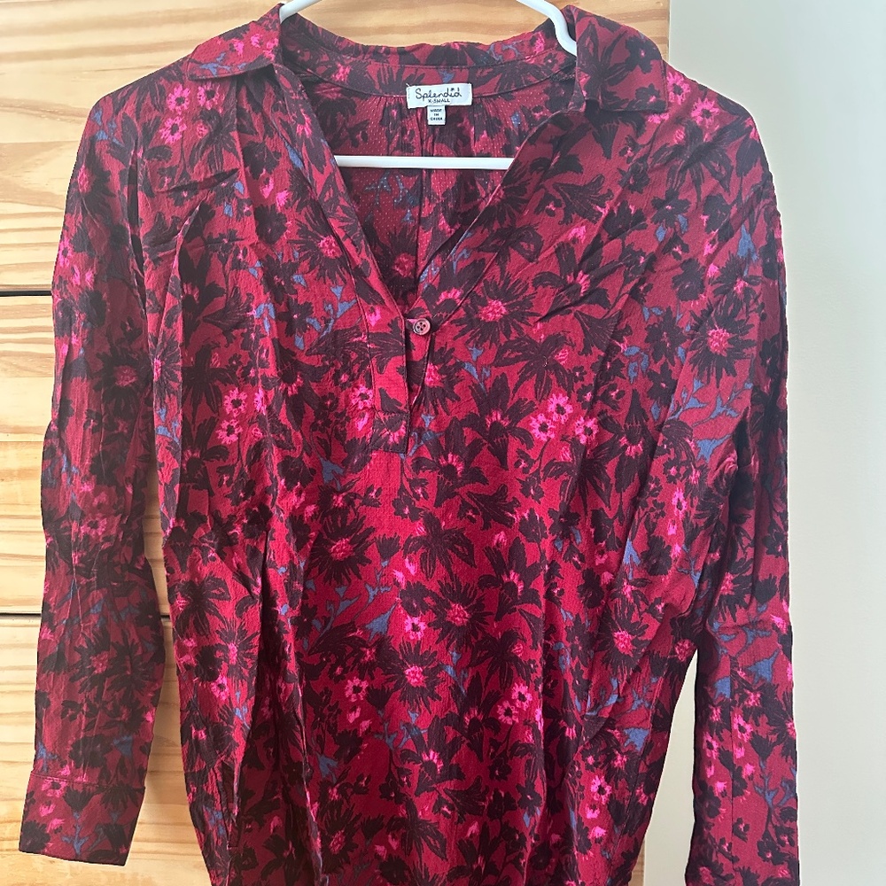 Splendid red floral top size XS
